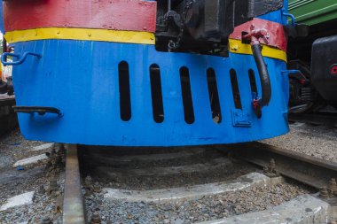 Eski elektrikli lokomotif kafa parçası.