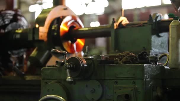 Modern Bir Fabrikada Büyük Torna — Stok video