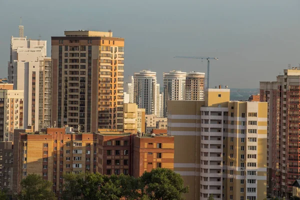 Modern bir Rus şehir görünümünü. Konut evler ve kamu binaları.