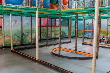 Alışveriş merkezinde oyun odası. Modern bir çocuk odasının iç detayları.