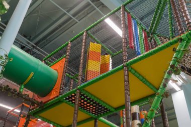 Alışveriş merkezinde oyun odası. Modern bir çocuk odasının iç detayları.