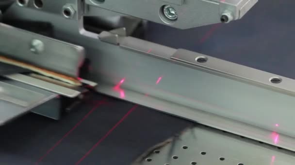Nowoczesne Fabryki Tkackie Kobieta Pracuje Krosno Detale Elementy Konstrukcji Maszyny — Wideo stockowe