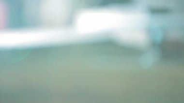 Kaynakçı işyerinde çalışıyor. Gaz patlamaları kaynak.