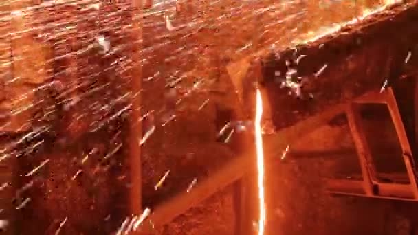 Molten Metal Flows Out Furnace Modern Metallurgical Industry Foundry — Stock Video