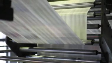 Video kırpmak--dan baskı fabrikası. Gazeteler km. Operasyonda baskı makineleri.