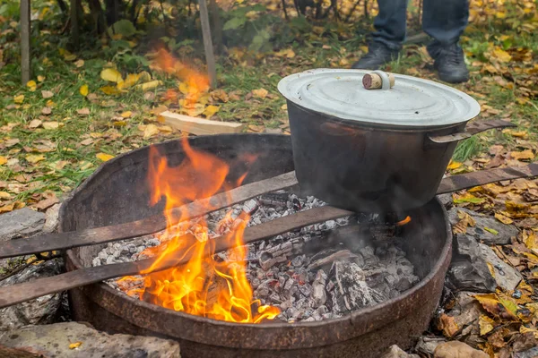 Кулинарный Плов Открытом Огне Туристический Лагерь Осеннем Лесу — стоковое фото