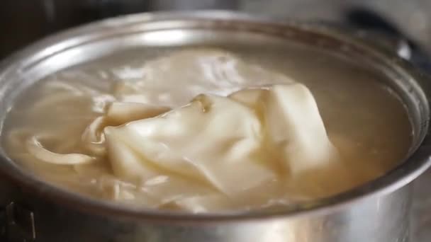 만들기에 비디오입니다 부드러운 치즈의 생산의 단계입니다 Chechil Burrata — 비디오