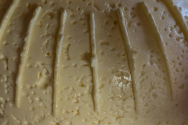 Ev yapımı peynir pişirme aşamaları. Mozzarella peyniri imalatı.