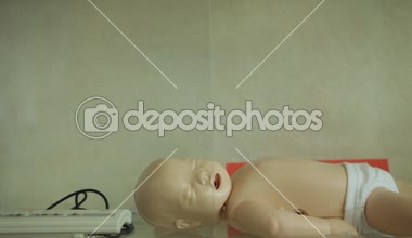 Hemşireler okulda eğitim standı. Bir kesim insan kafasından