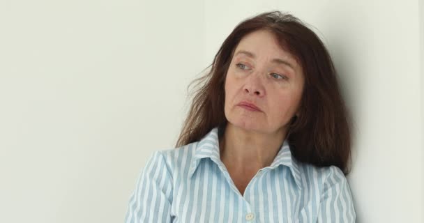 Retired woman frowning on white background — Stock Video