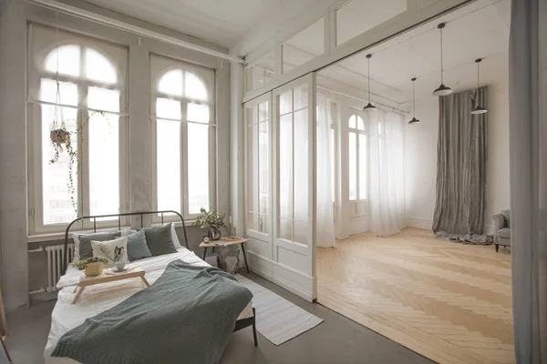 Modern lägenhet med intressant interiör — Stockfoto