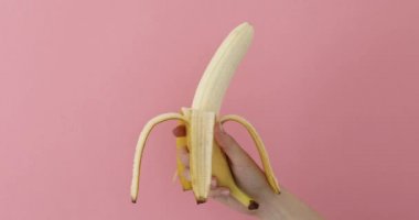 Muz meyve beslenme tutan eller