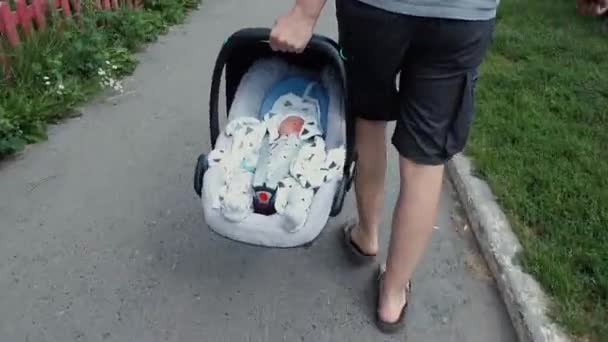 Father carries the newborn in car seat — Stock Video
