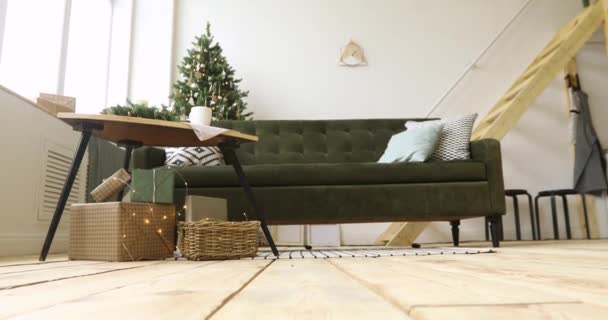 Przytulny pokój urządzony na Boże Narodzenie — Wideo stockowe