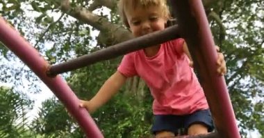 İçerik Çocuk Bahçesi üzerinde tırmanma