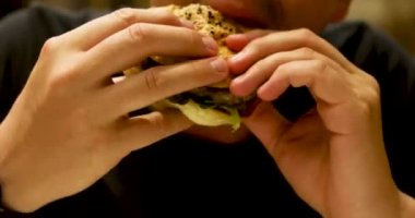 Burger adamla closeup