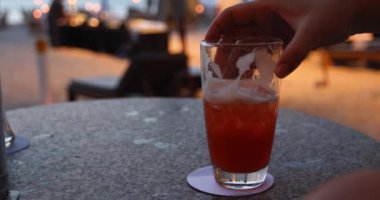 El iplik büyük bira kupa plaj