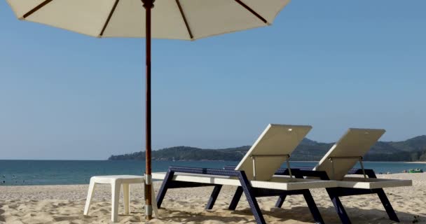 Stylish sun loungers umbrella against blue sea — Stok Video