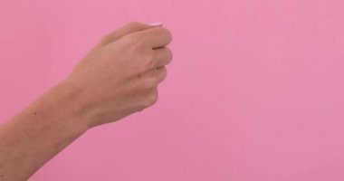 Kadın el gösterisi rock kağıt makas oyunu