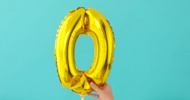 Altın folyo numarası o 0 sıfır kutlama balonu