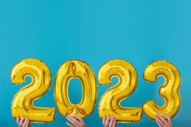 Altın folyo sayısı iki bin ve yirmi üç 2023 kutlama