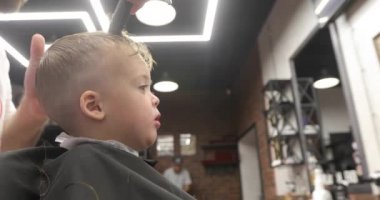 kuaförde saç kesimi