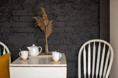 Masa ve sandalye ile mutfak iç