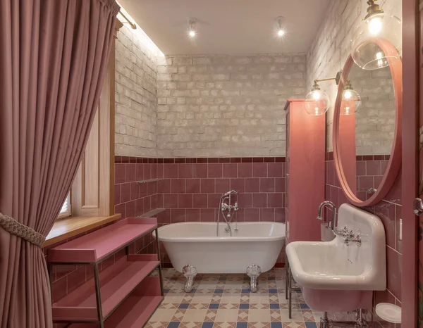Elegante baño con diseño moderno en color rosa — Foto de Stock