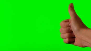 El ve başparmak yeşil arka planda