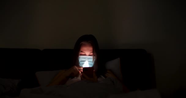 Mobiles Sucht- oder Schlaflosigkeitskonzept — Stockvideo