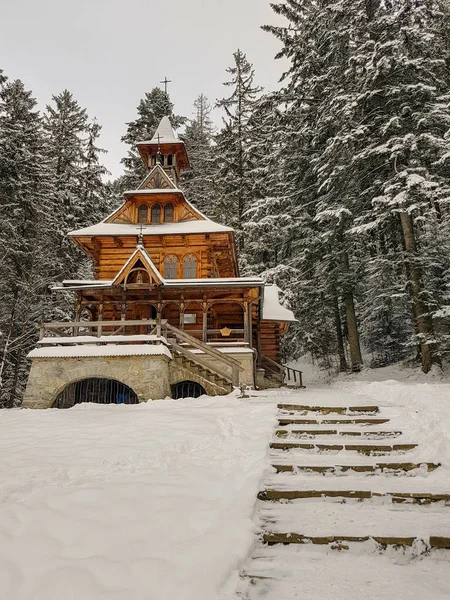 Деревянная церковь Ящуровка в Закопане, Польша — стоковое фото