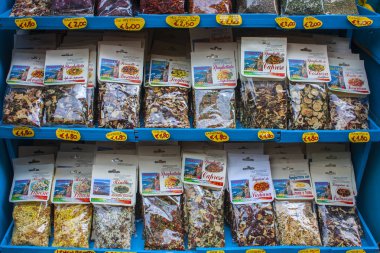 Sorrento, İtalya - 7 Mart 2018: İtalyan baharat Sorrento bir dükkanda