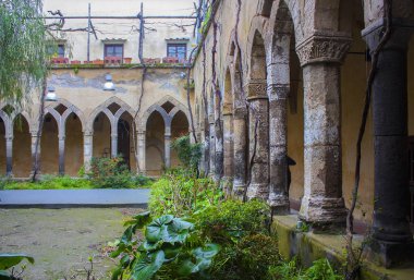Sorrento, İtalya - 7 Mart 2018: Veranda Sorrento, St Francis Kilisesi