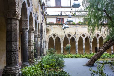 Sorrento, İtalya - 7 Mart 2018: Veranda Sorrento, St Francis Kilisesi