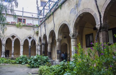 Sorrento, İtalya - 7 Mart 2018: Veranda Sorrento, St Francis Kilisesi
