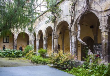 Sorrento, İtalya - 7 Mart 2018: Veranda Sorrento, St Francis Kilisesi
