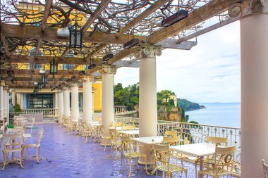 Sorrento, İtalya - 7 Mart 2018: açılan boş Teras Sorrento, İtalya için denize bakan ile 