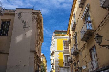 Sorrento, İtalya - 7 Mart 2018: Tipik İtalyan Sorrento İtalya'nın güneyinde evler
