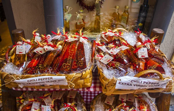 Sorrento Italien März 2018 Souvenir Pflanzenöl Mit Chili Einem Geschäft — Stockfoto