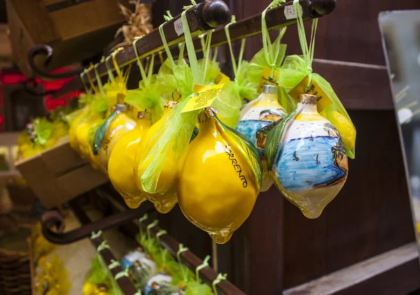 Sorrento Italy March 2018 Souvenirs Ceramics Lemons Gift Shop Sorrento — Stock Photo, Image