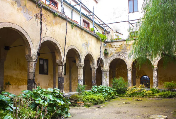 Sorrento Itália Março 2018 Pátio Igreja São Francisco Sorrento — Fotografia de Stock