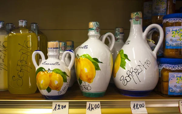 Sorrento Talya Mart 2018 Geleneksel Talyan Likör Limon Lemonchello Sorrento — Stok fotoğraf