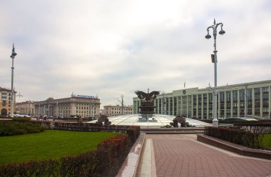 Minsk - 17 Kasım 2017. Bağımsızlık Meydanı Minsk, Beyaz Rusya