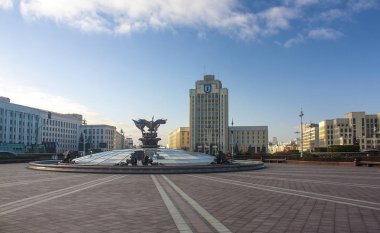 Minsk - 17 Kasım 2017. Bağımsızlık Meydanı Minsk, Beyaz Rusya
