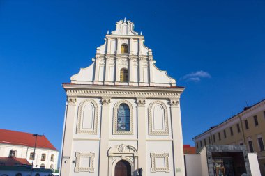 Minsk - 17 Kasım 2017. Eski Yunan Katolik Kilisesi Kutsal Ruh'un (XVII yy), eski bir temel üzerine inşa kopya. Şimdi çocuk Filarmoni Derneği Minsk, Beyaz Rusya
