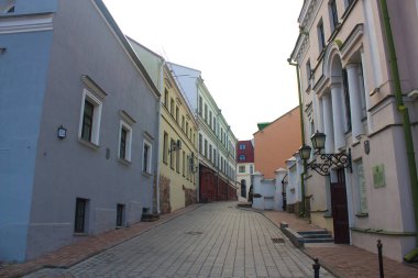 Minsk - 17 Kasım 2017. Pitoresk sokakta Old Town (üst şehir) Minsk, Beyaz Rusya
