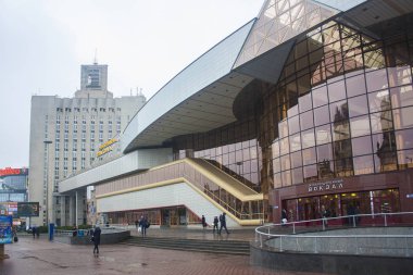 Minsk - 17 Kasım 2017. Modern bina Belediye tren istasyonuna Minsk, Beyaz Rusya 
