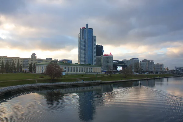 Minsk Noviembre 2017 Vista Ciudad Minsk Desde Terraplén Del Río — Foto de Stock