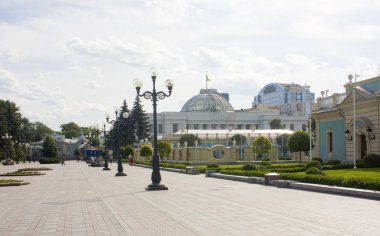 Kiev, Ukrayna - 11 Haziran 2018: Mariinsky parkta güneşli gün Kiev, Ukrayna