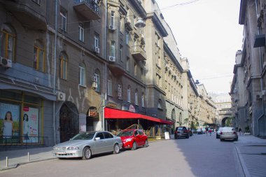 Kiev, Ukrayna - 1 Ağustos 2018: Geçit sokak Kiev merkezi pahalı butikler ile